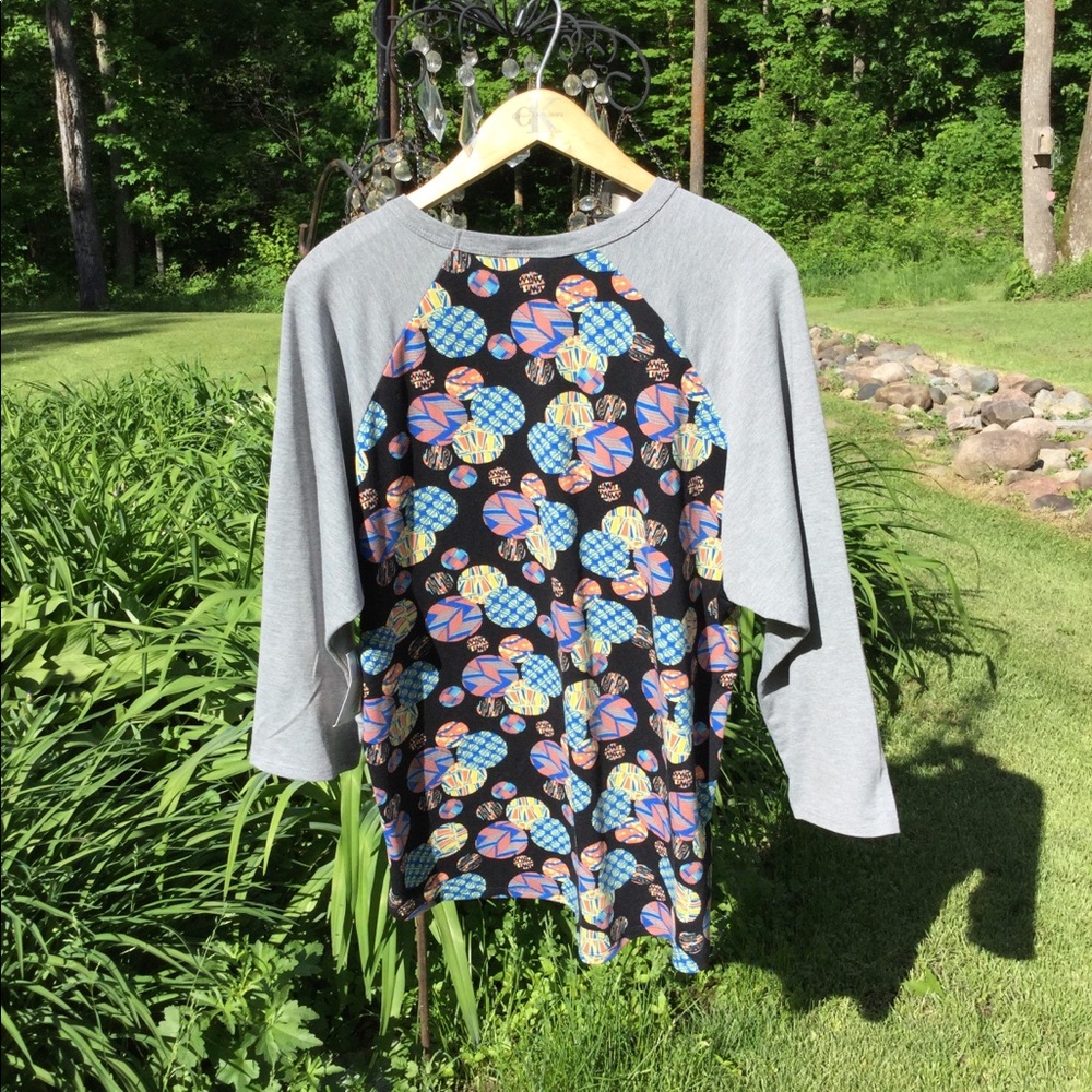 💙 Lularoe 💛 GRAPHIC GLOBES TEE Shirt